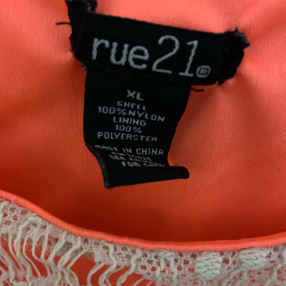 Crop top - Picture 2 of 2
